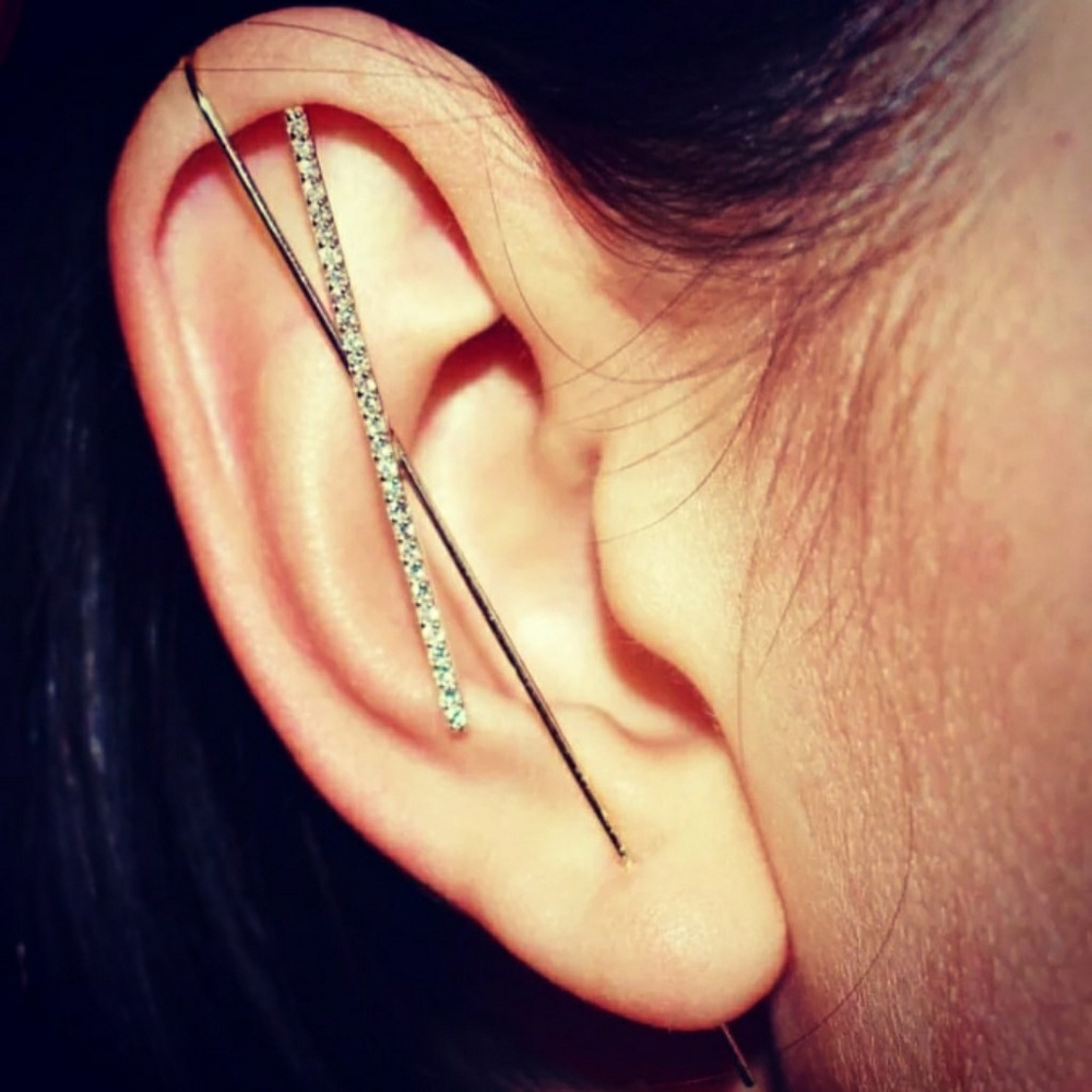 NEW GOLD AND DIAMOND EAR CUFF